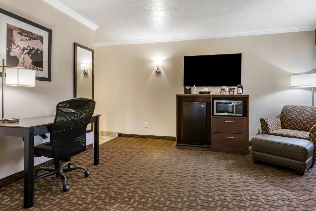 Hotel Western Airport Innsuites & 3*