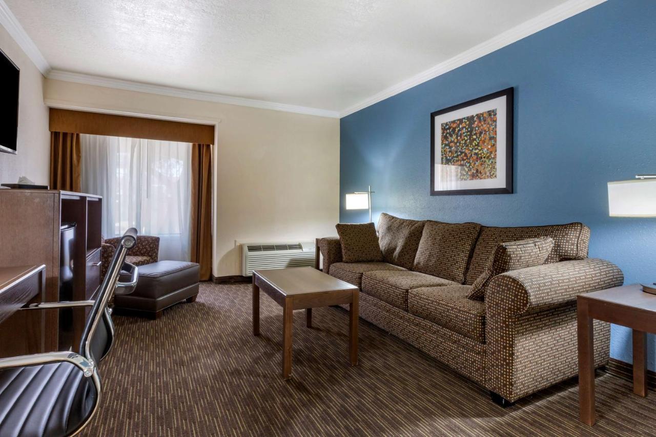 Western Airport Innsuites &