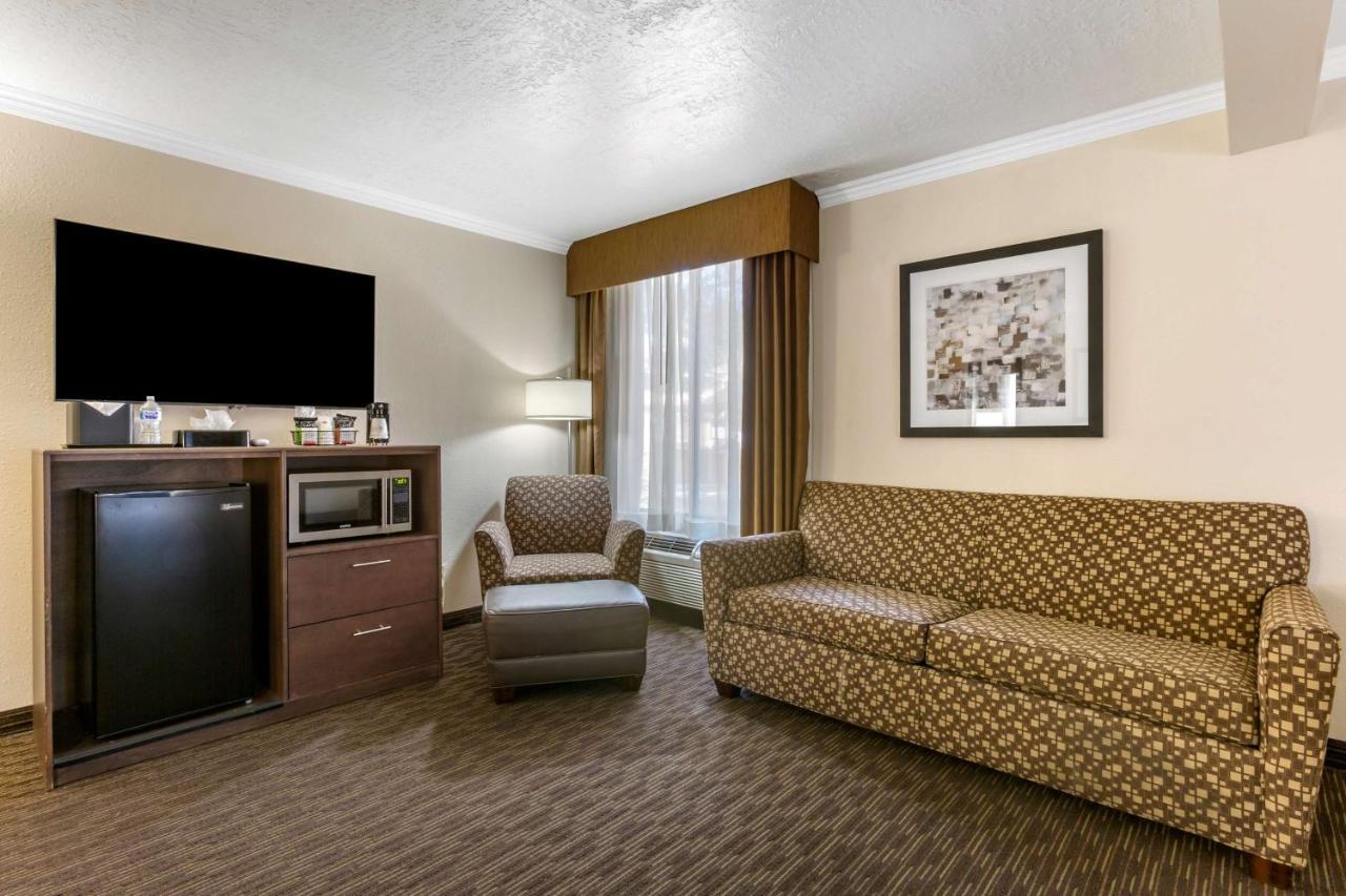 Hotel Western Airport Innsuites &