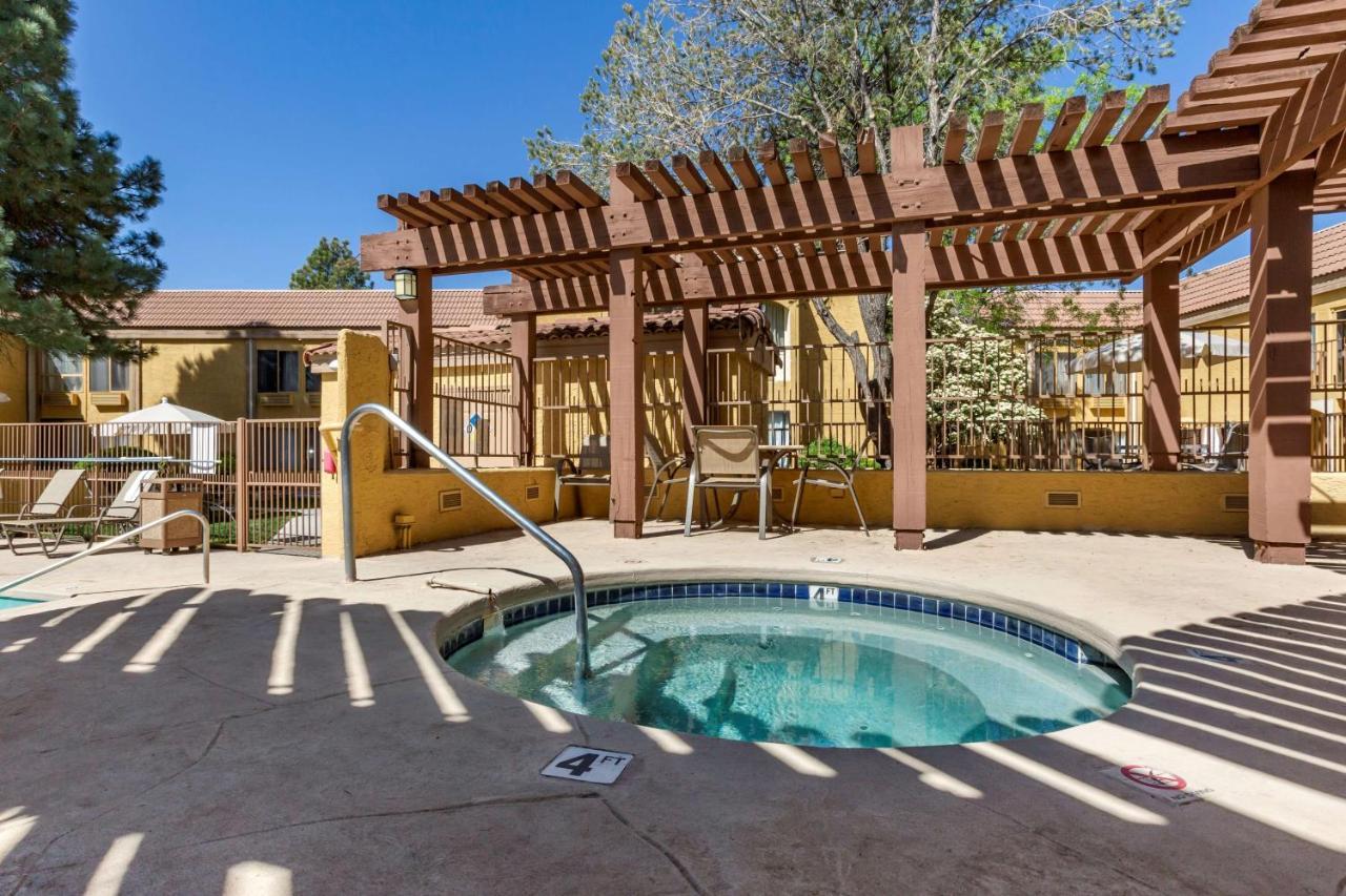 Western Airport Innsuites & Hotel