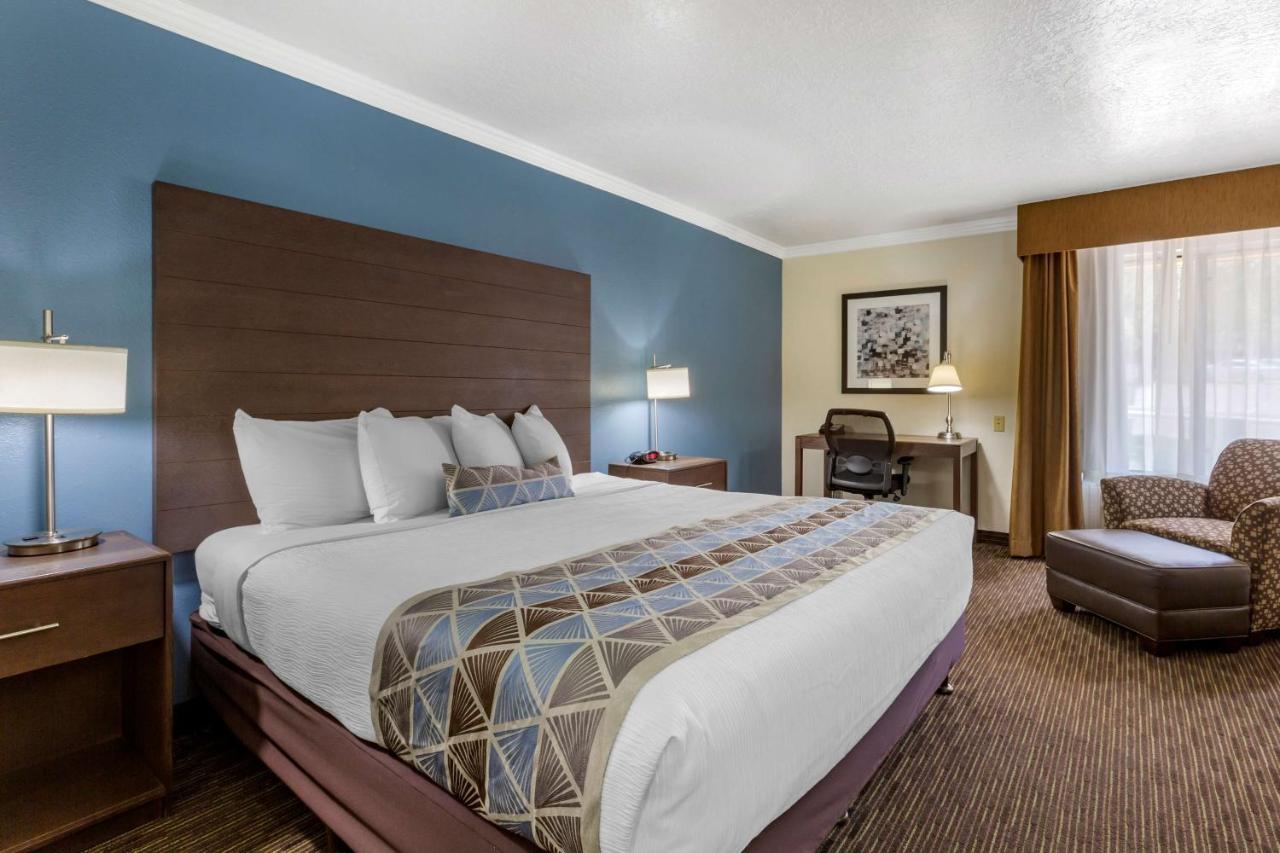 Western Airport Innsuites & Hotel 3*