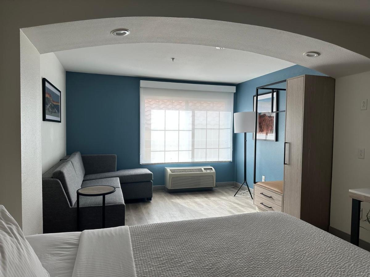 Hotel La Quinta & By Wyndham Midtown 3*