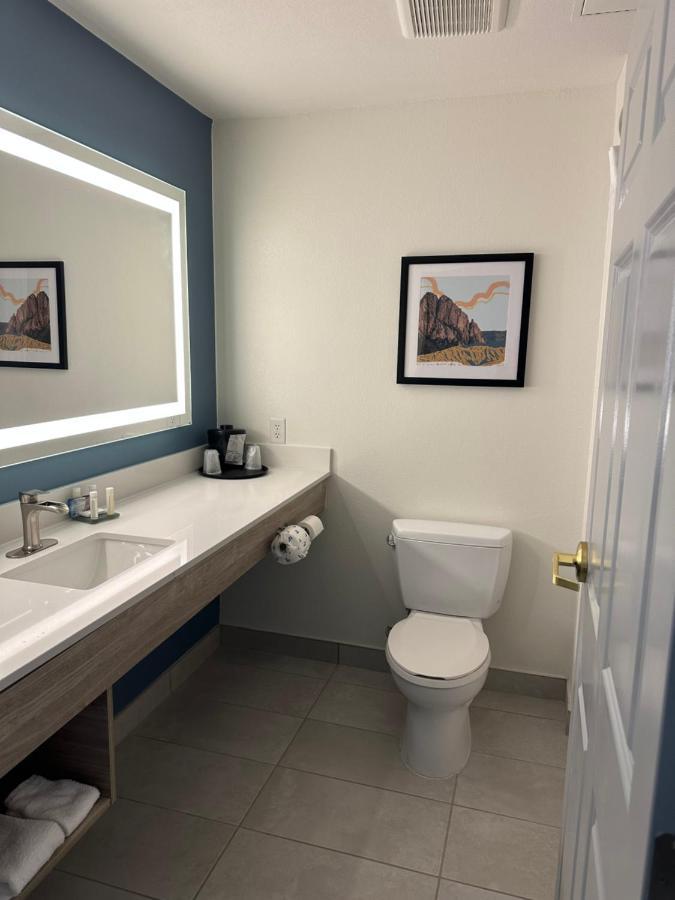 La Quinta & By Wyndham Midtown