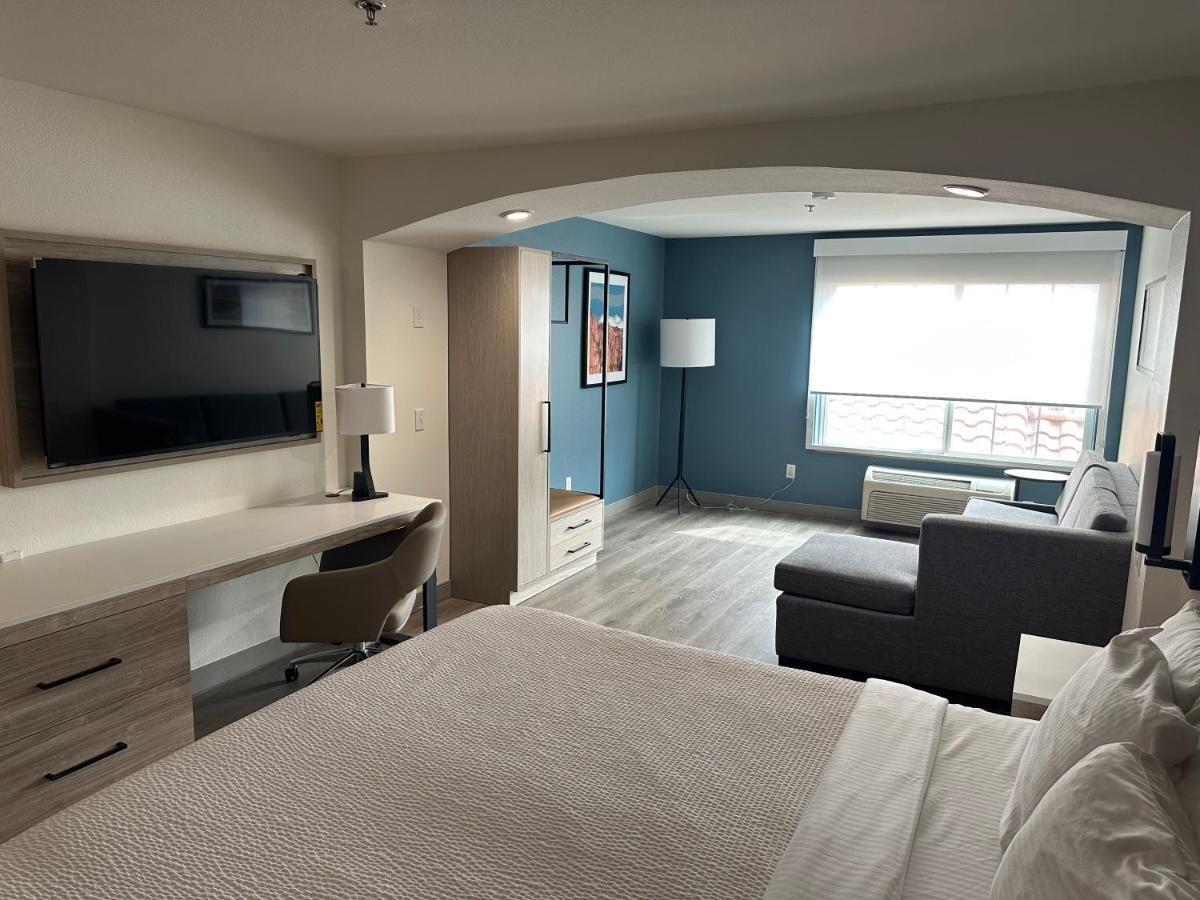 La Quinta & By Wyndham Midtown 3*