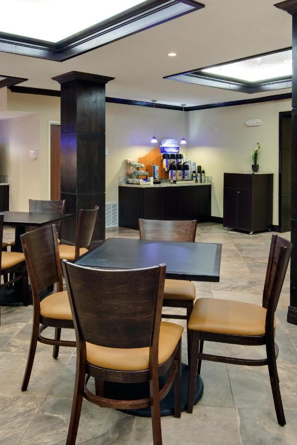 Hotel Express & Airport By Ihg