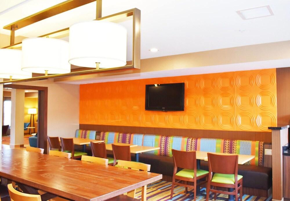 Fairfield & By Marriott Airport Hotel 3*