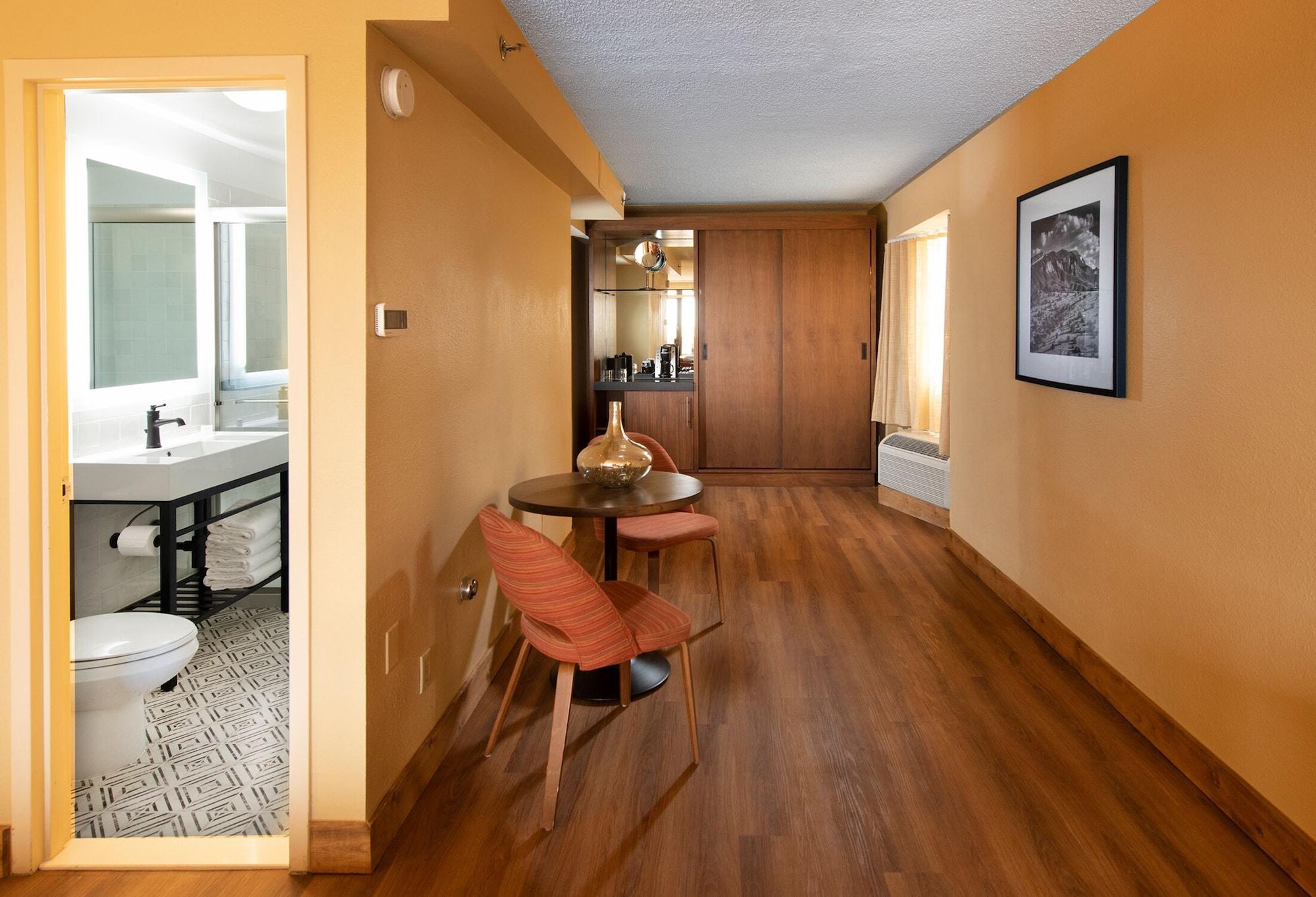 Hotel At Old Town 3*