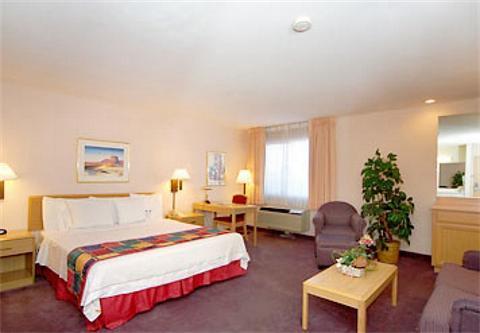 Hotel Fairfield & By Marriott Airport