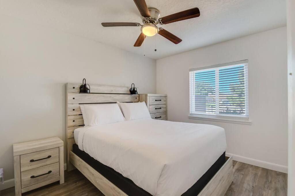 Loma Ne Heights 3 Bedroom Pool/hottub! Holiday home Albuquerque