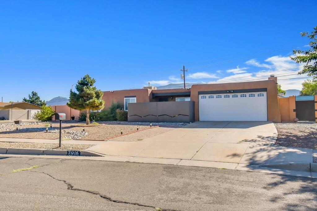 Holiday home Loma Ne Heights 3 Bedroom Pool/hottub! *