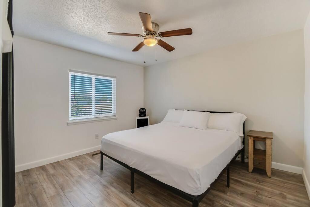 Loma Ne Heights 3 Bedroom Pool/hottub! Holiday home Albuquerque