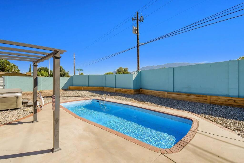 Holiday home Loma Ne Heights 3 Bedroom Pool/hottub! *