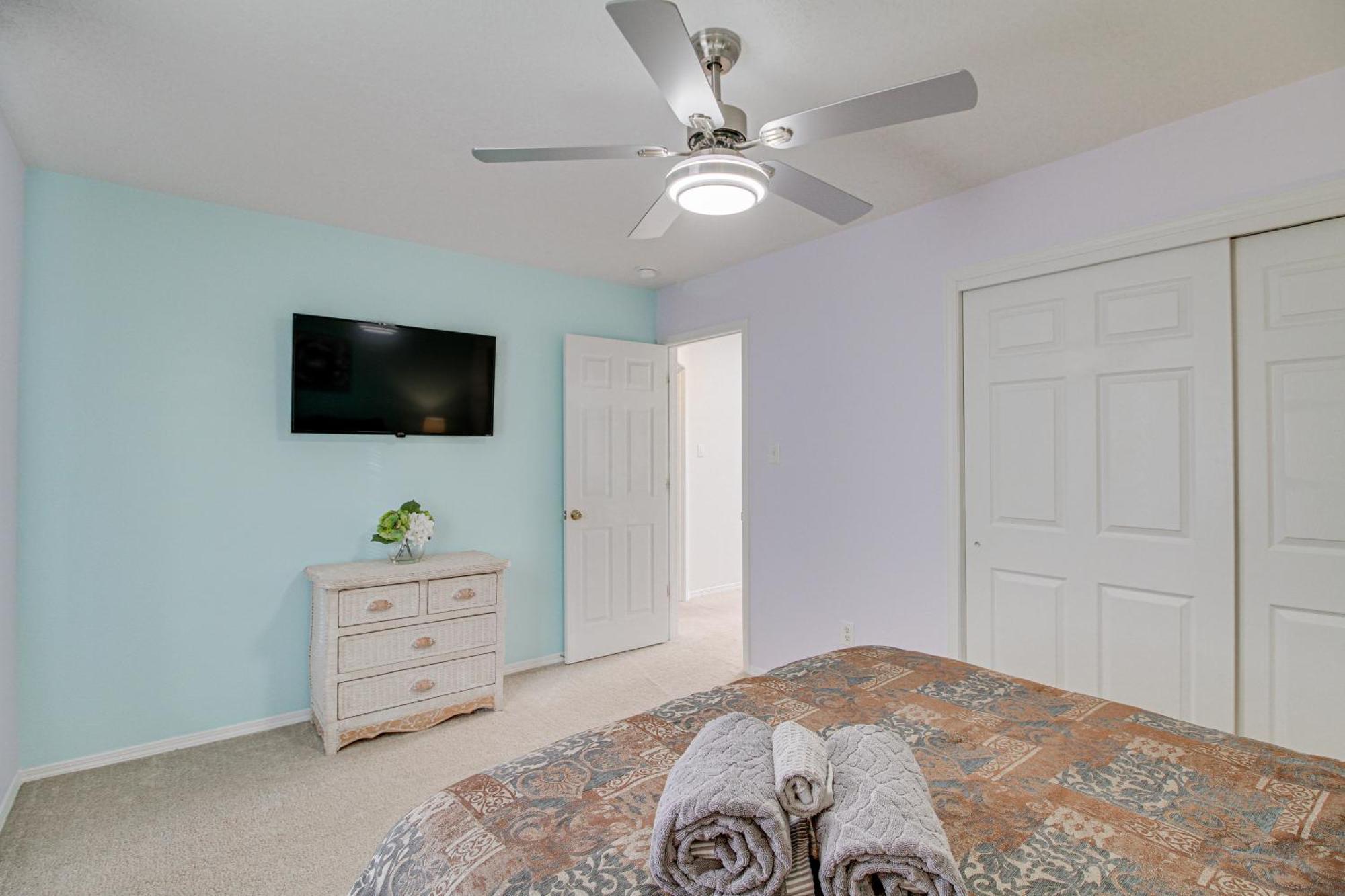 Holiday home Getaway Near Shopping And Fiesta Park!