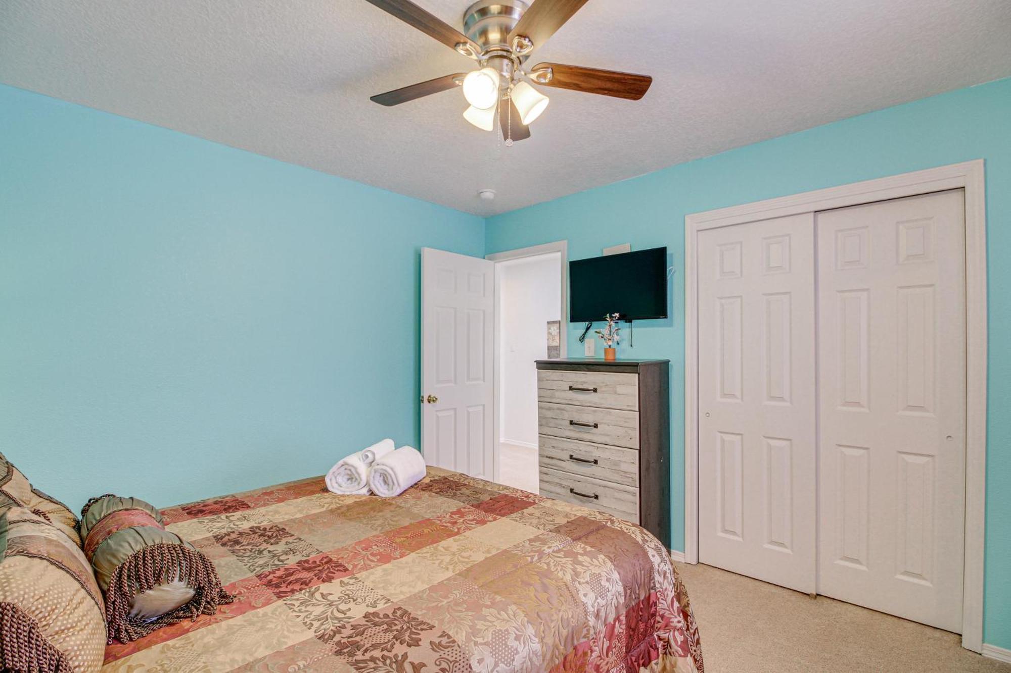 Getaway Near Shopping And Fiesta Park!