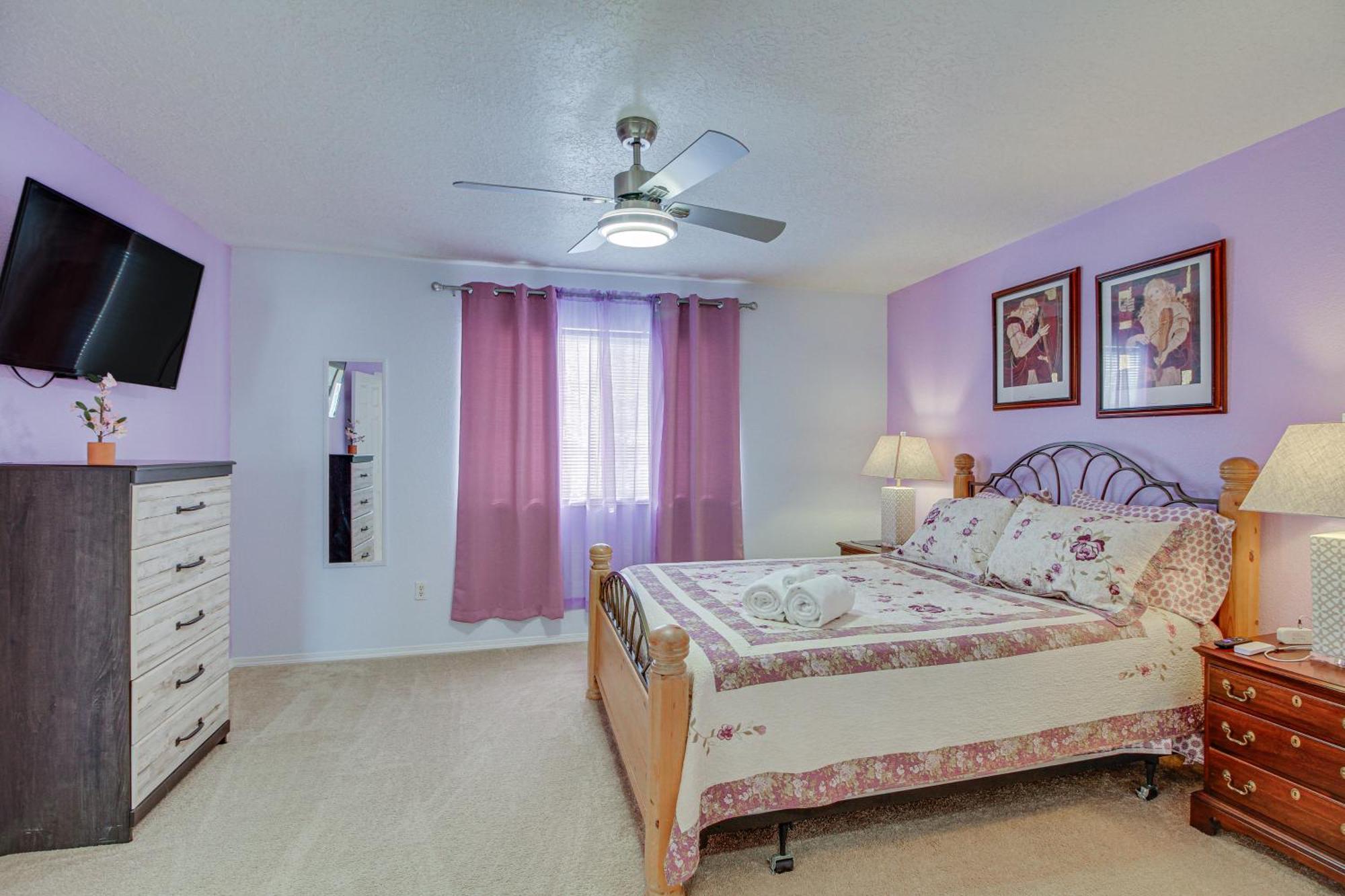 Holiday home Getaway Near Shopping And Fiesta Park!