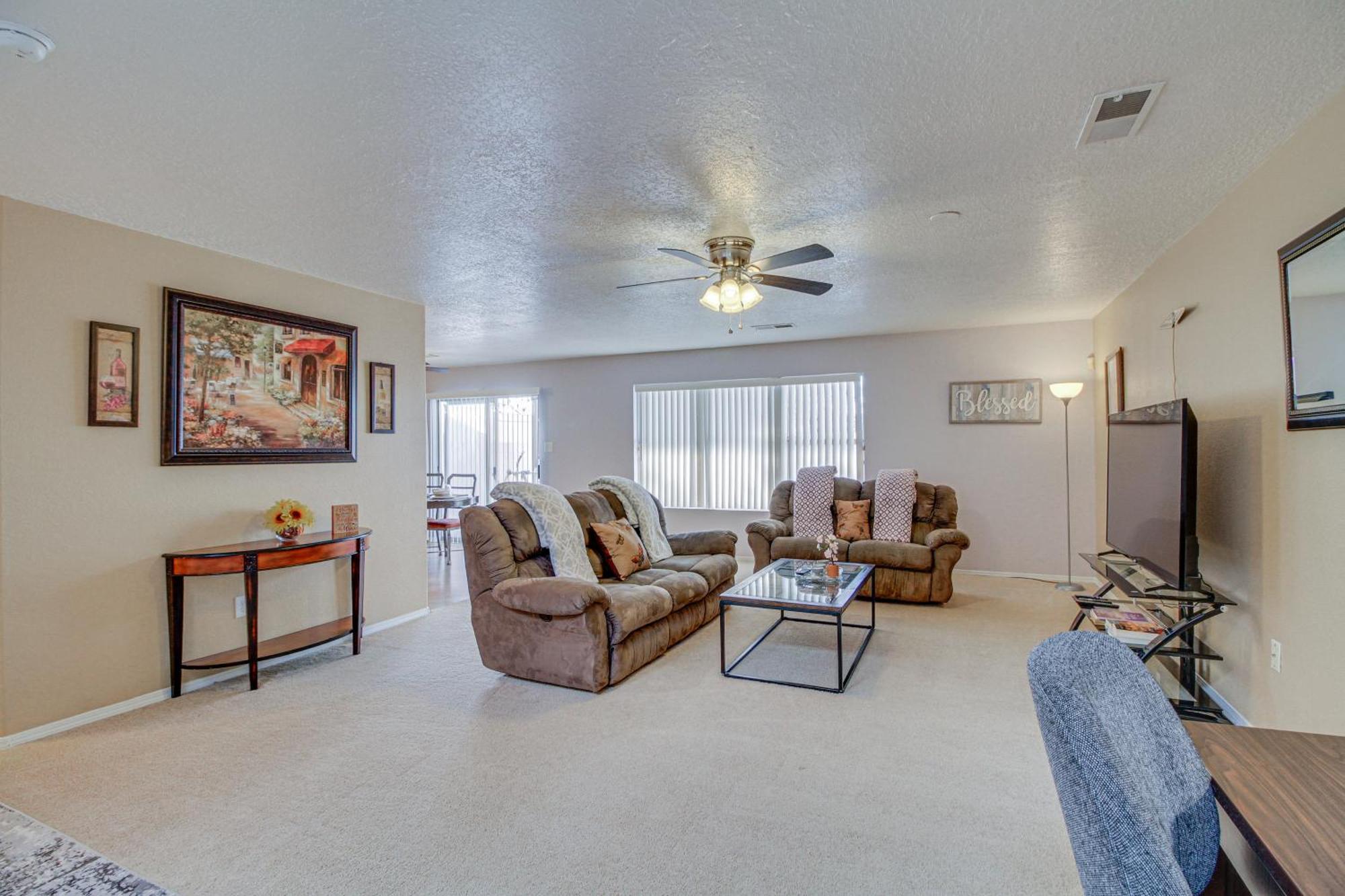 Holiday home Getaway Near Shopping And Fiesta Park! *