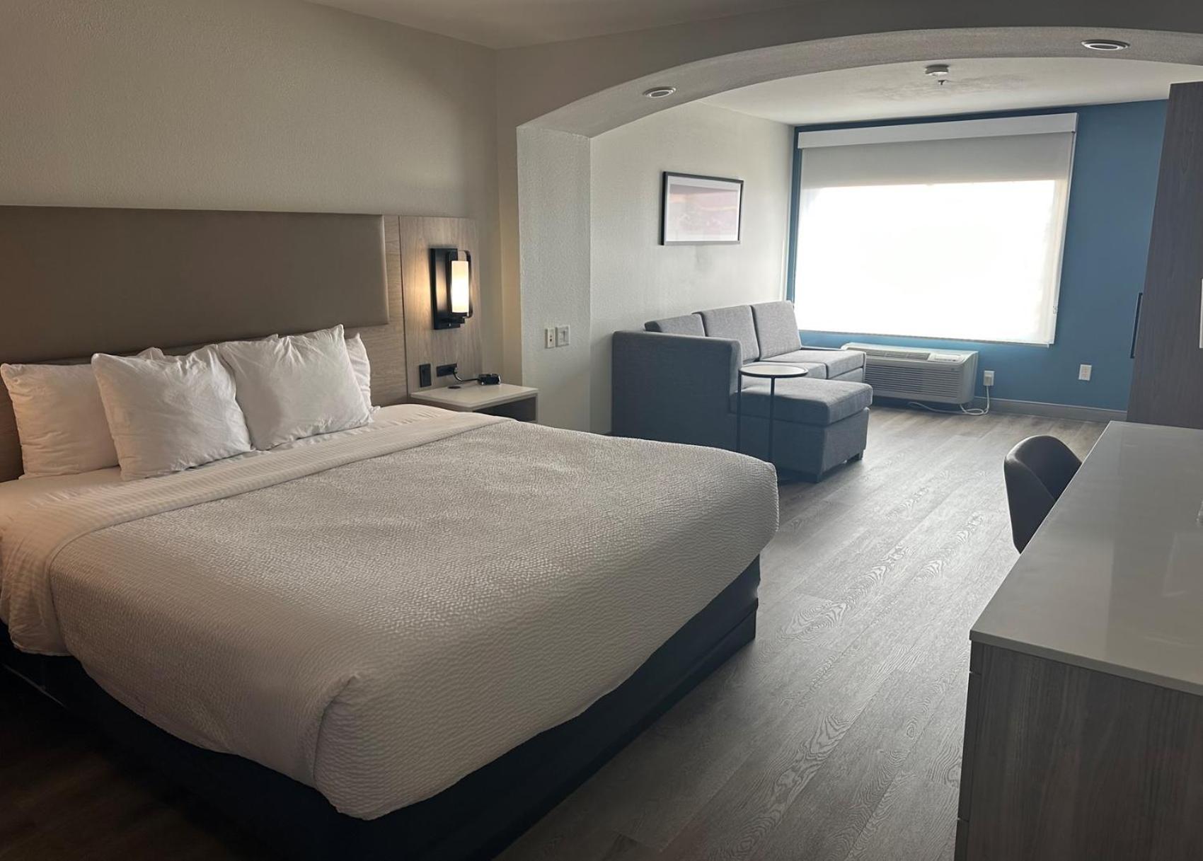 La Quinta & By Wyndham Midtown