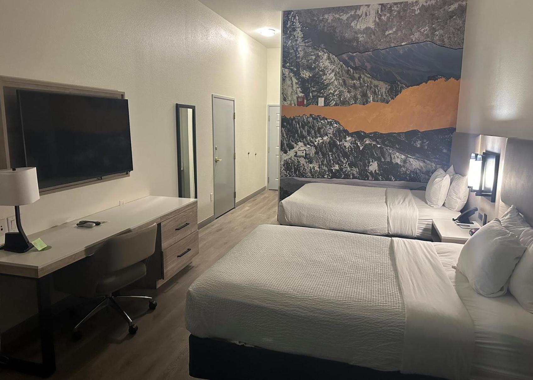 La Quinta & By Wyndham Midtown