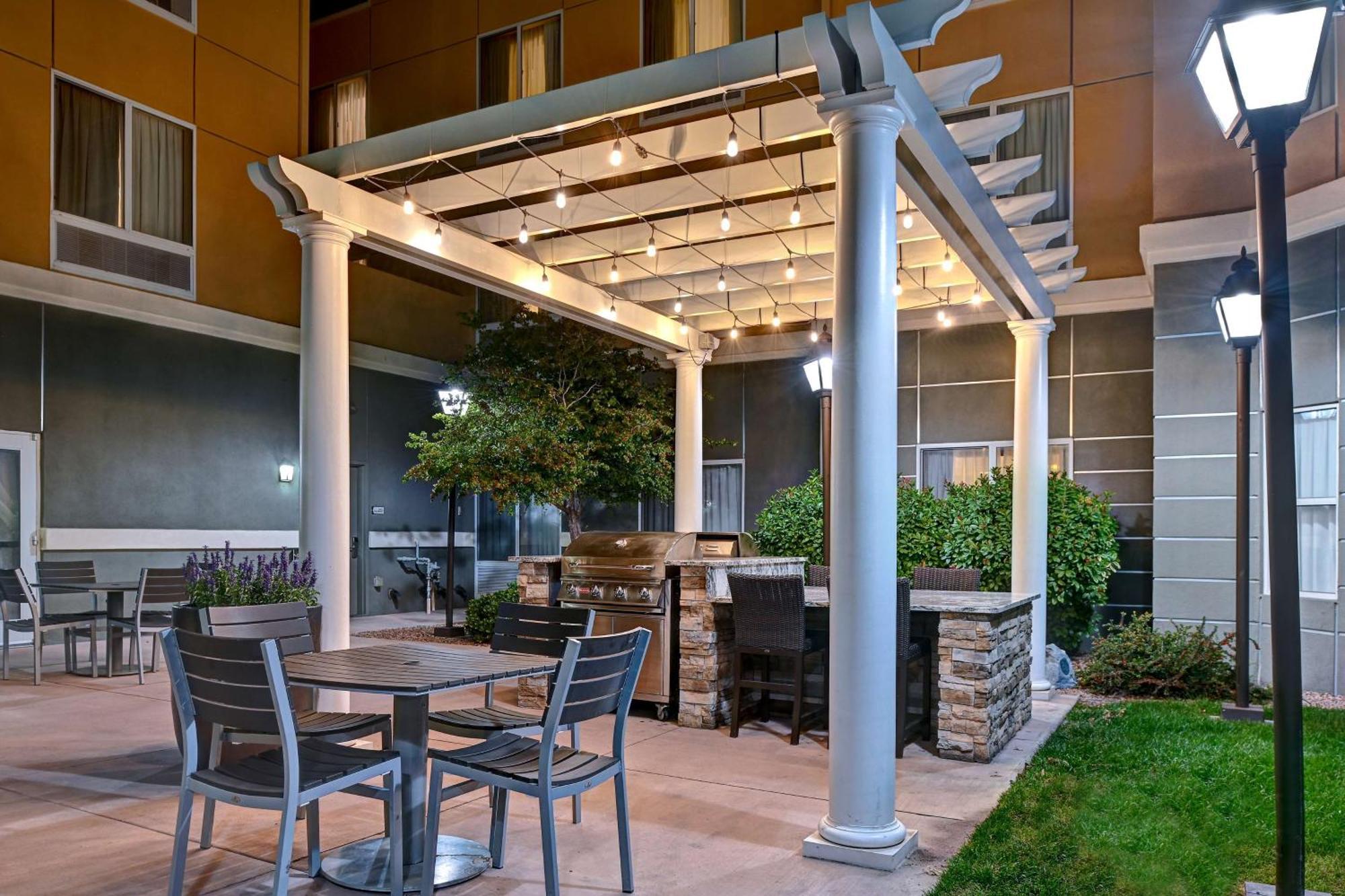 Hotel Homewood By Hilton Airport 3*