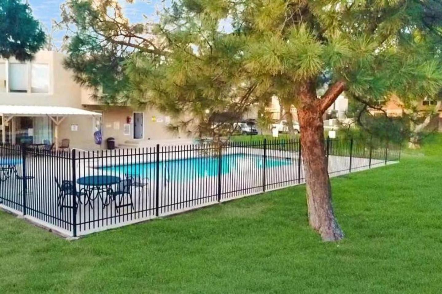 The Plaza - An Irvie W Summer Pool *