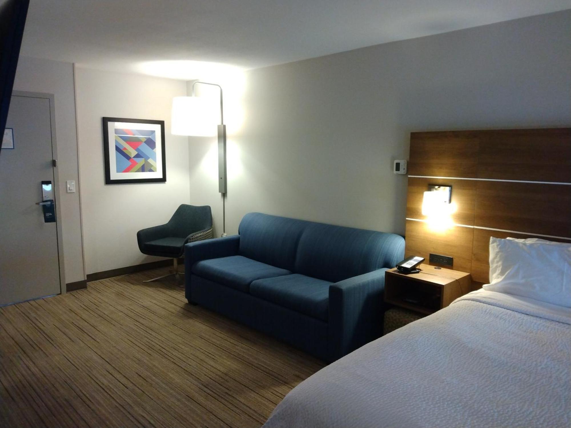 Express & Midtown By Ihg Hotel