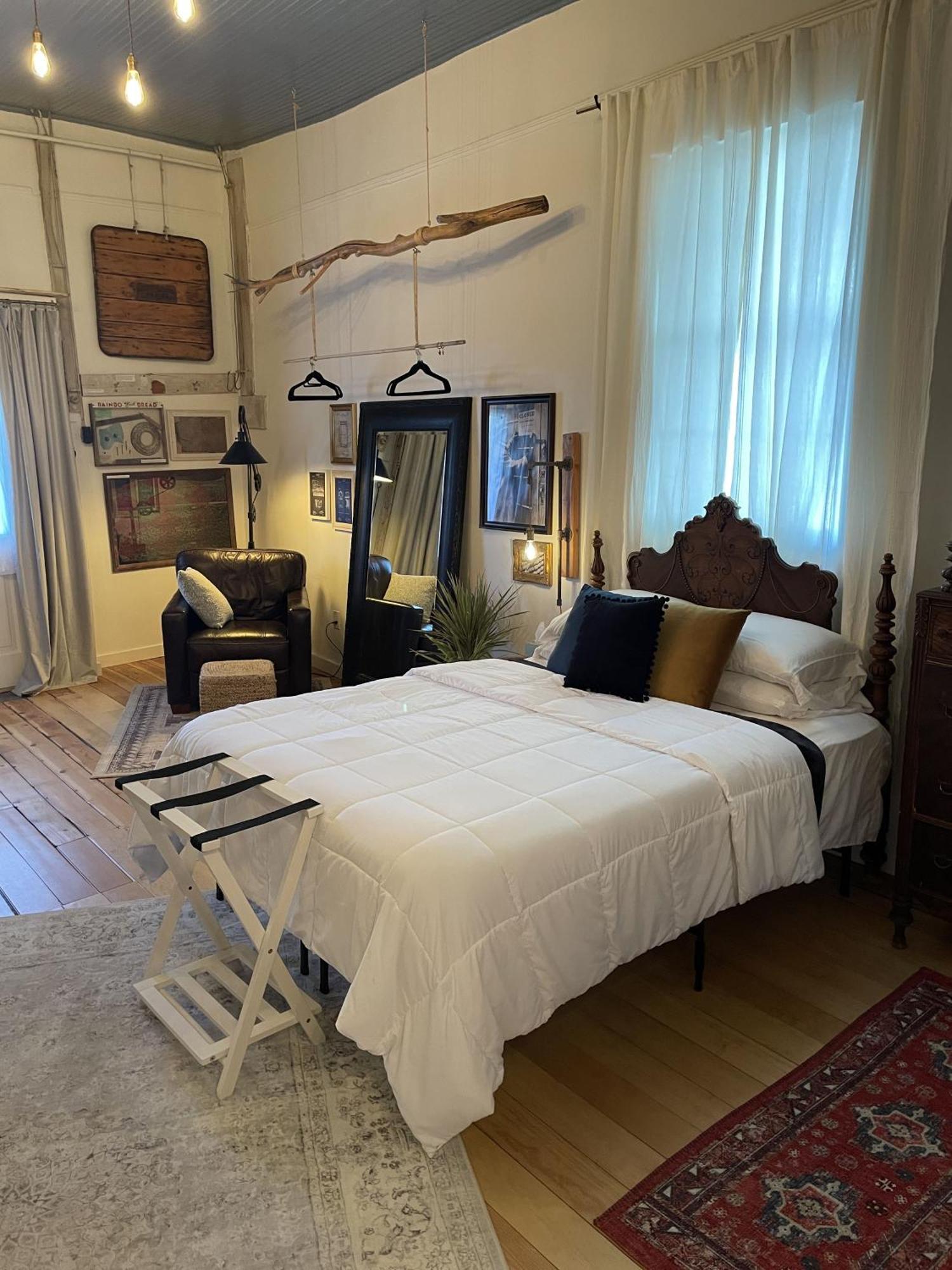 Painted Lady Bed & Brew 3*