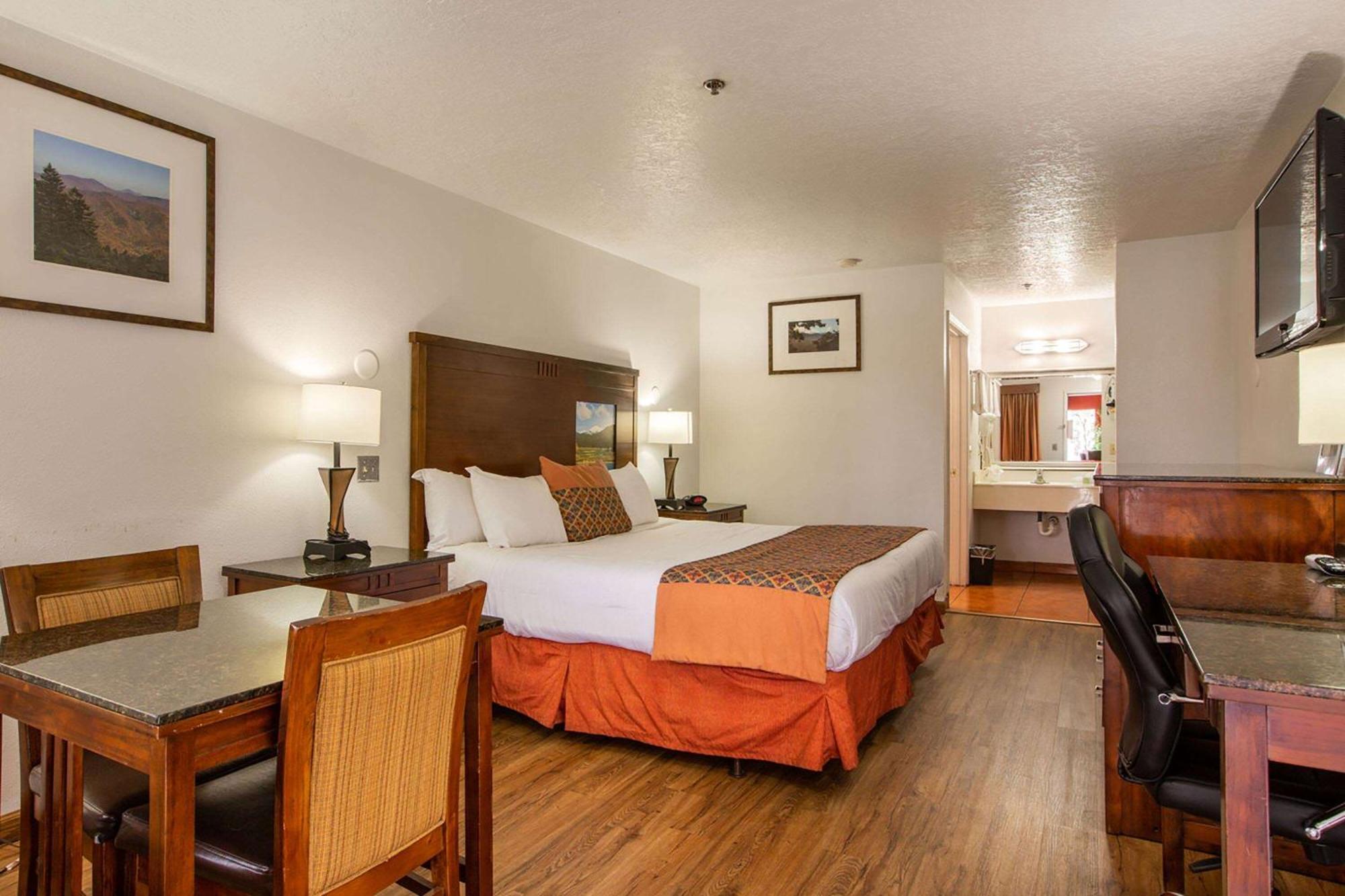 Motel Sandia Peak Old Town Abq, A Howard Johnson By Wyndham 2*