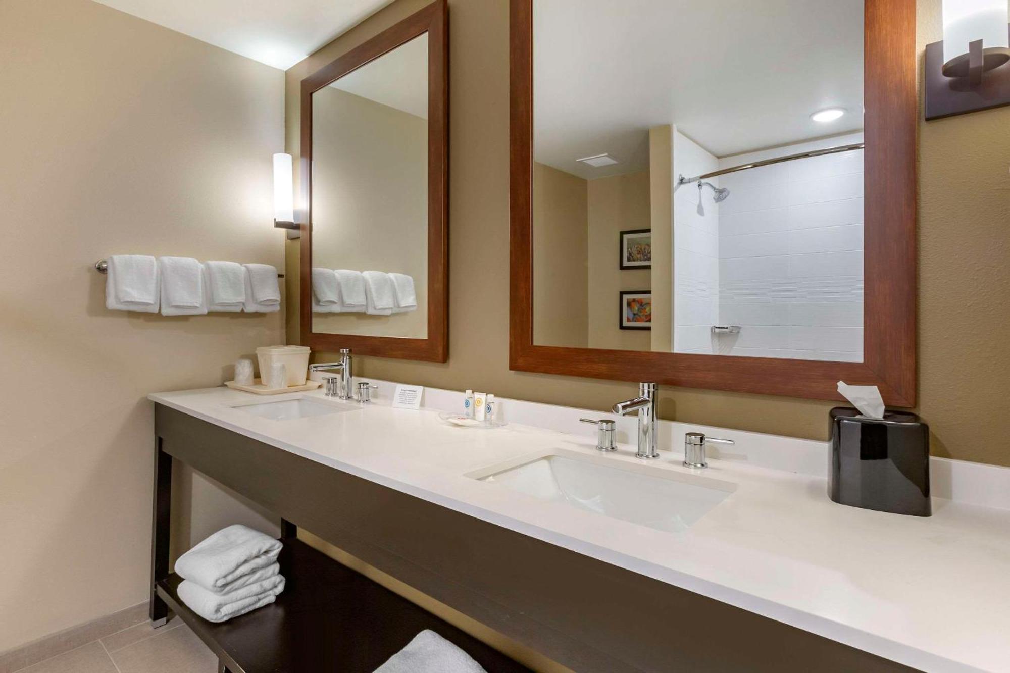 Hotel Comfort Airport 2*