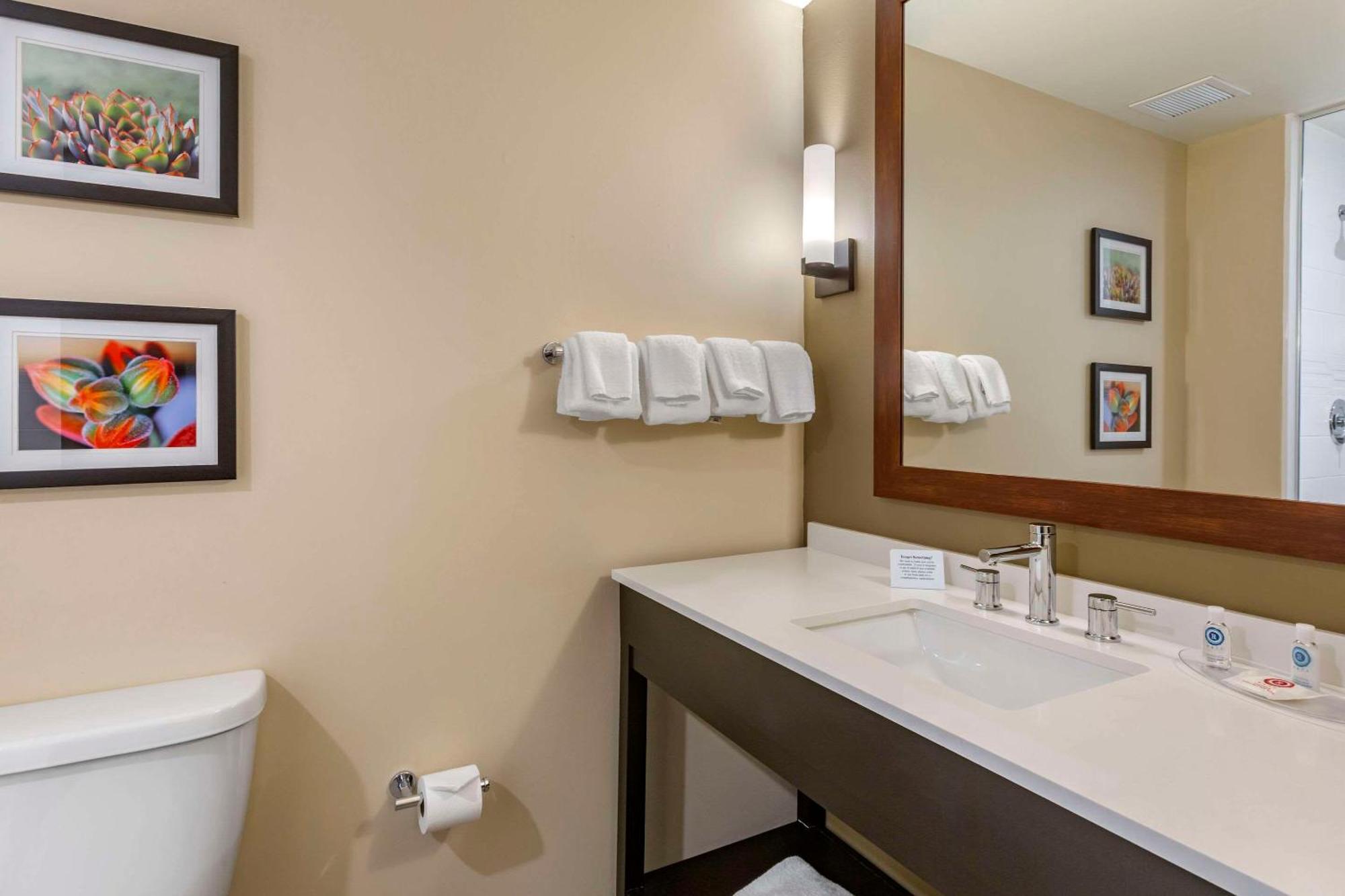 Comfort Airport Hotel 2*