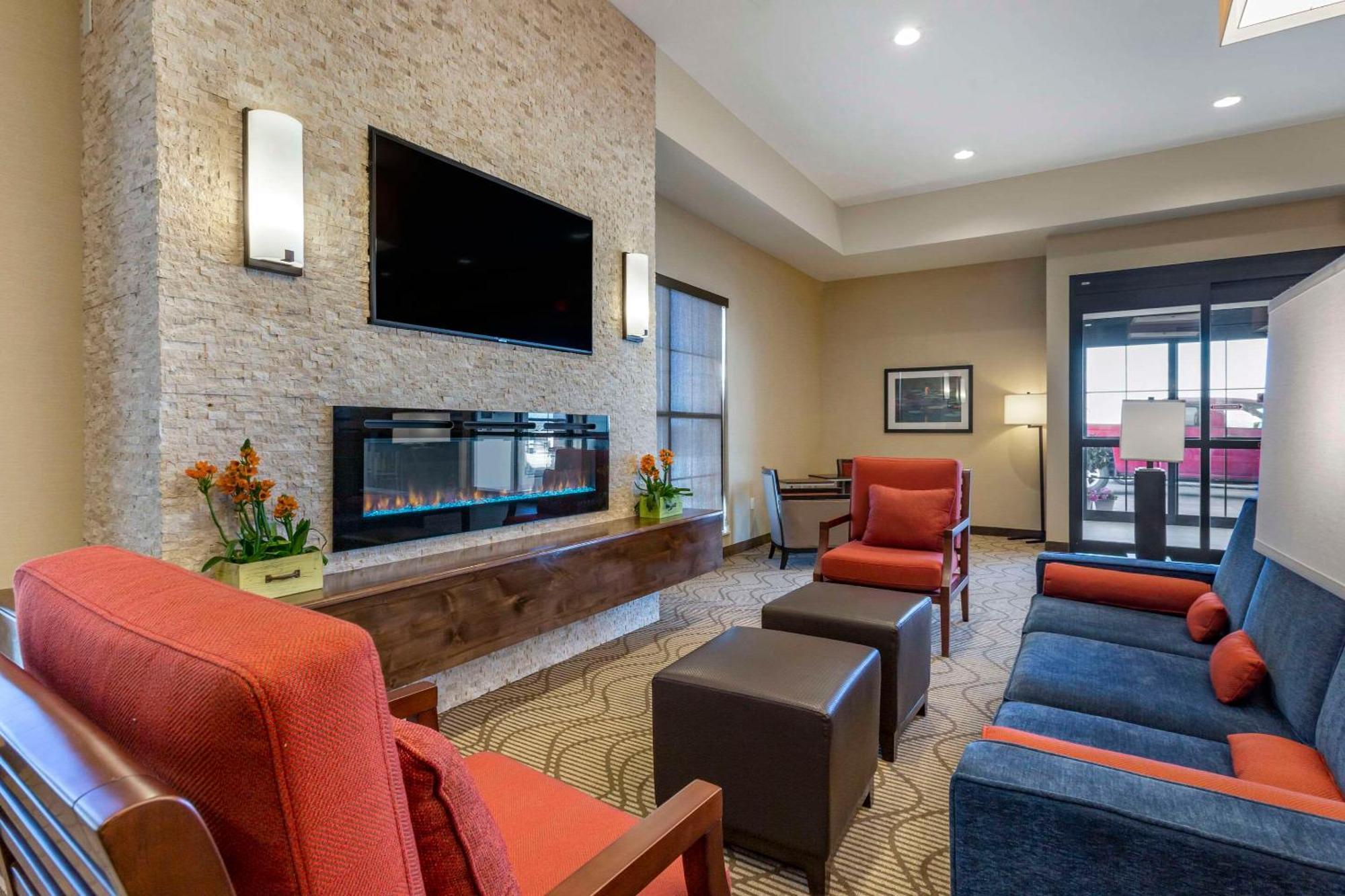 Comfort Airport Hotel 2*