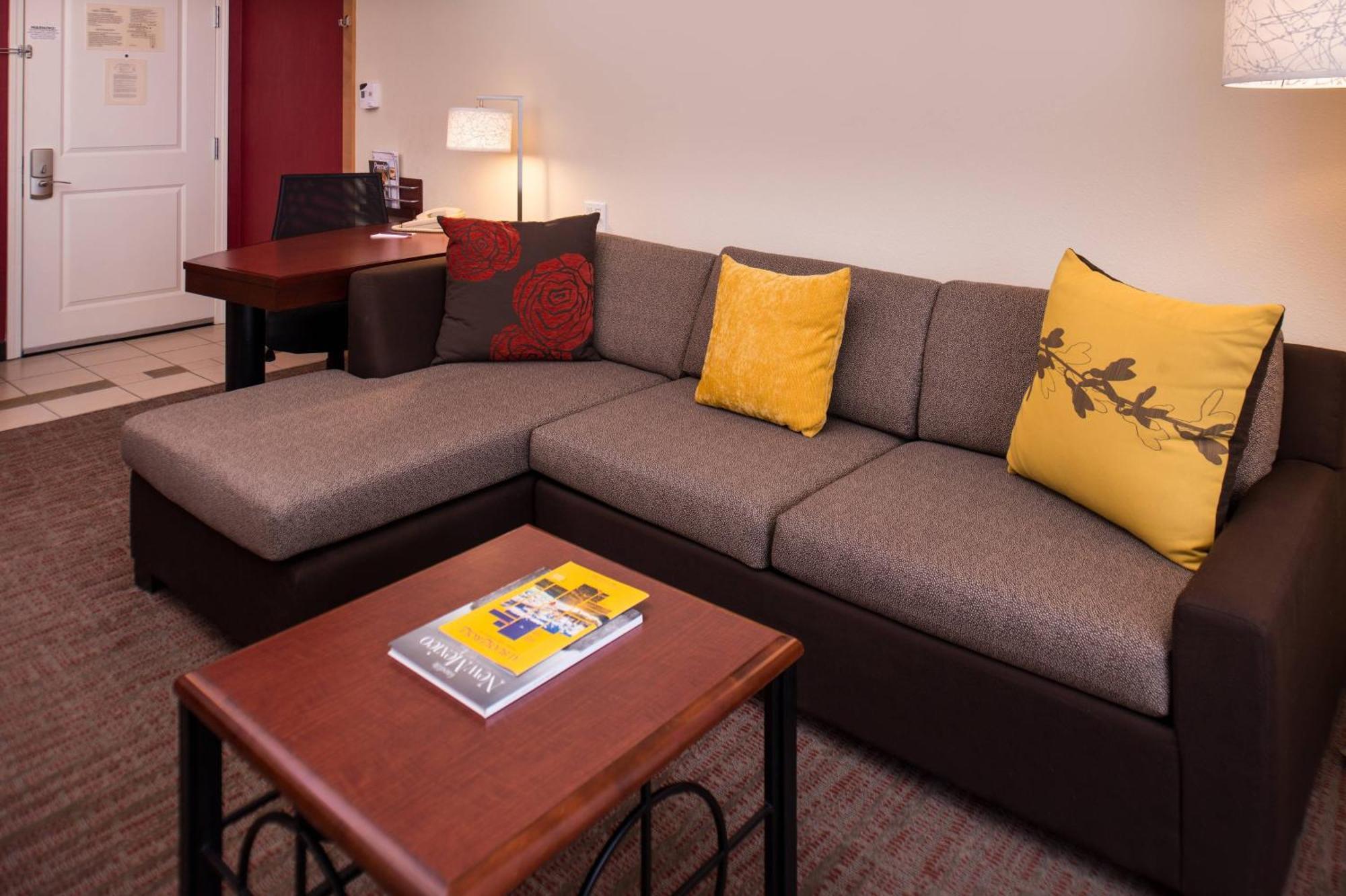 Hotel By Marriott Airport