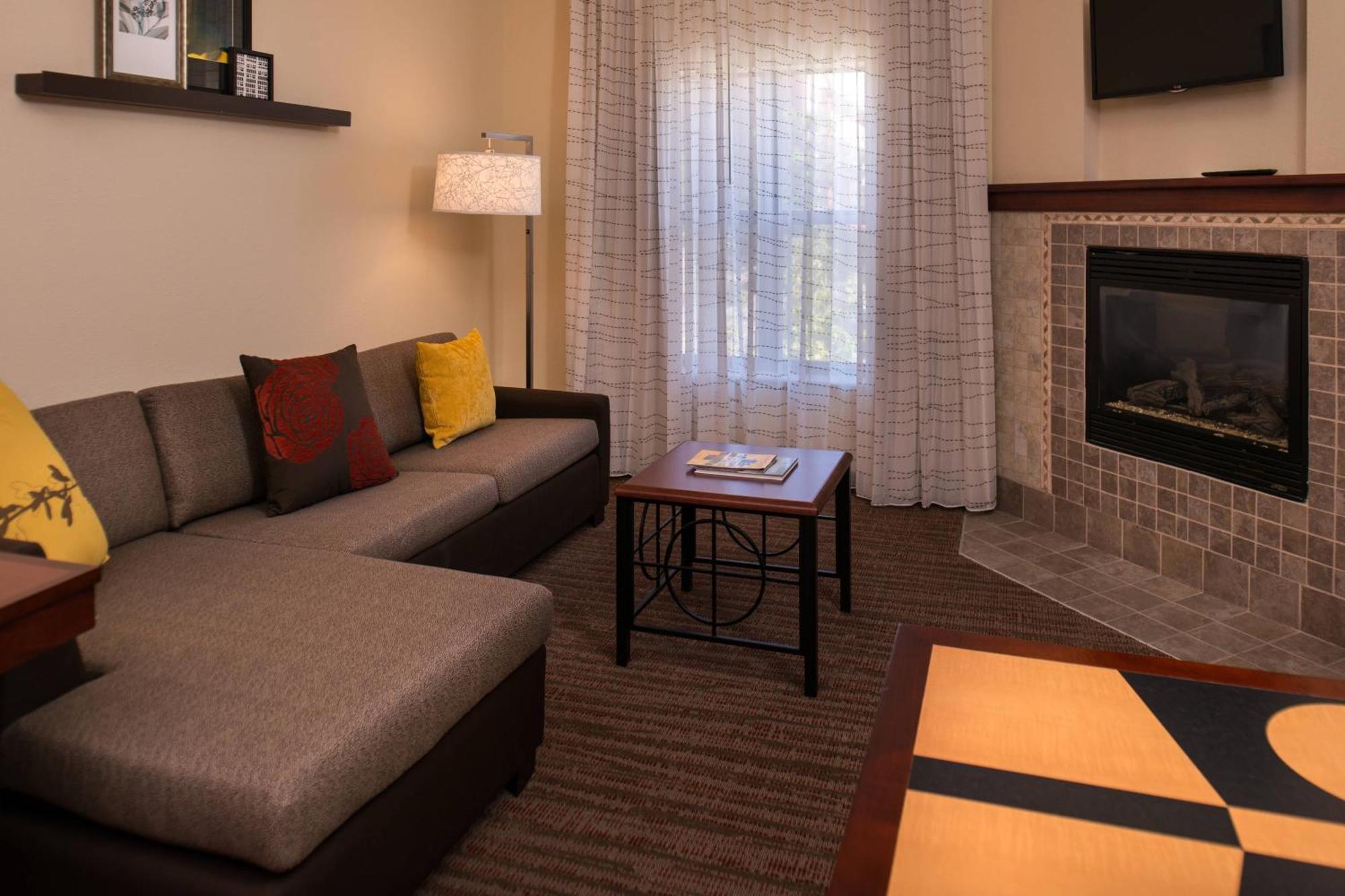 By Marriott Airport Albuquerque
