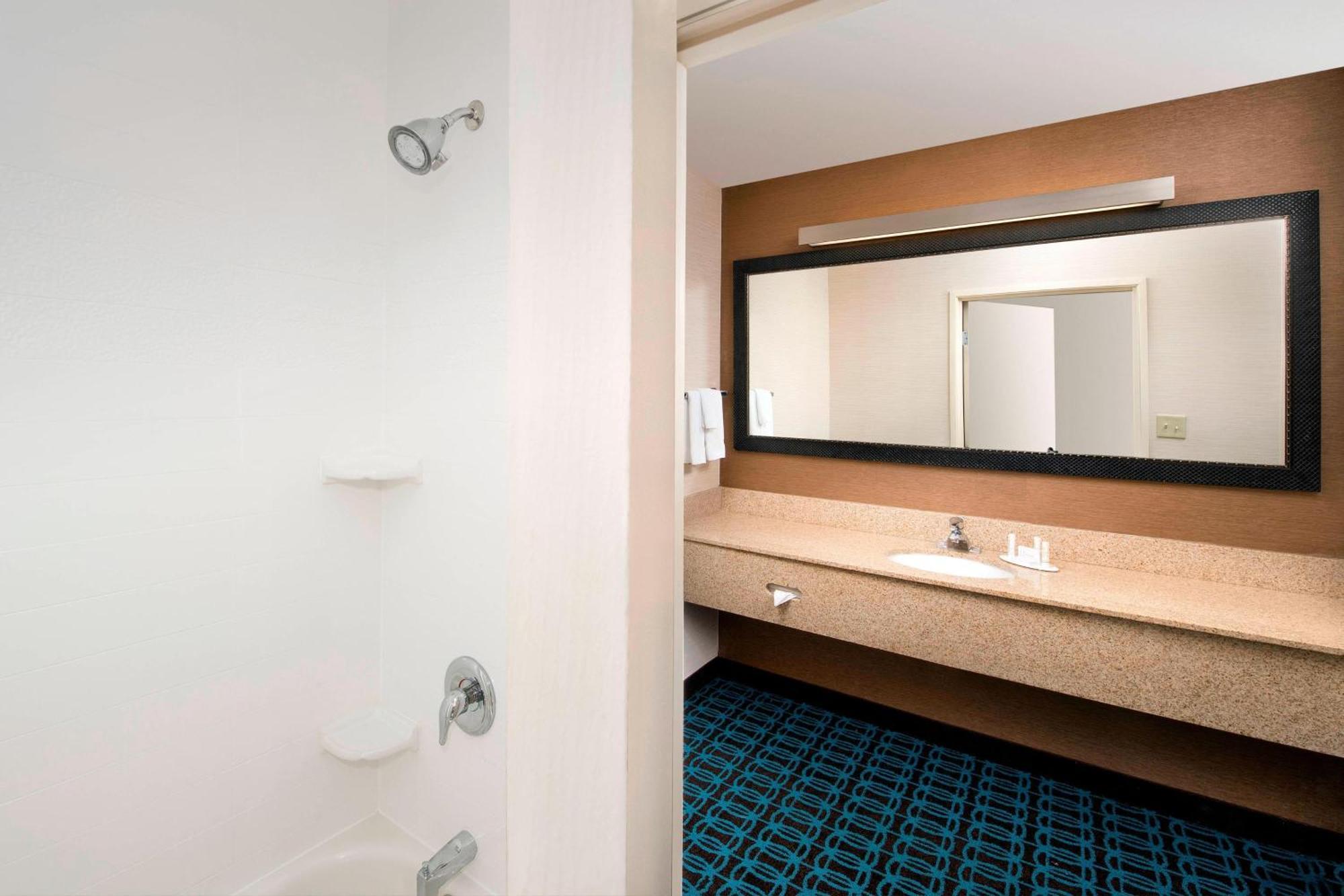 Fairfield & By Marriott Airport 3*
