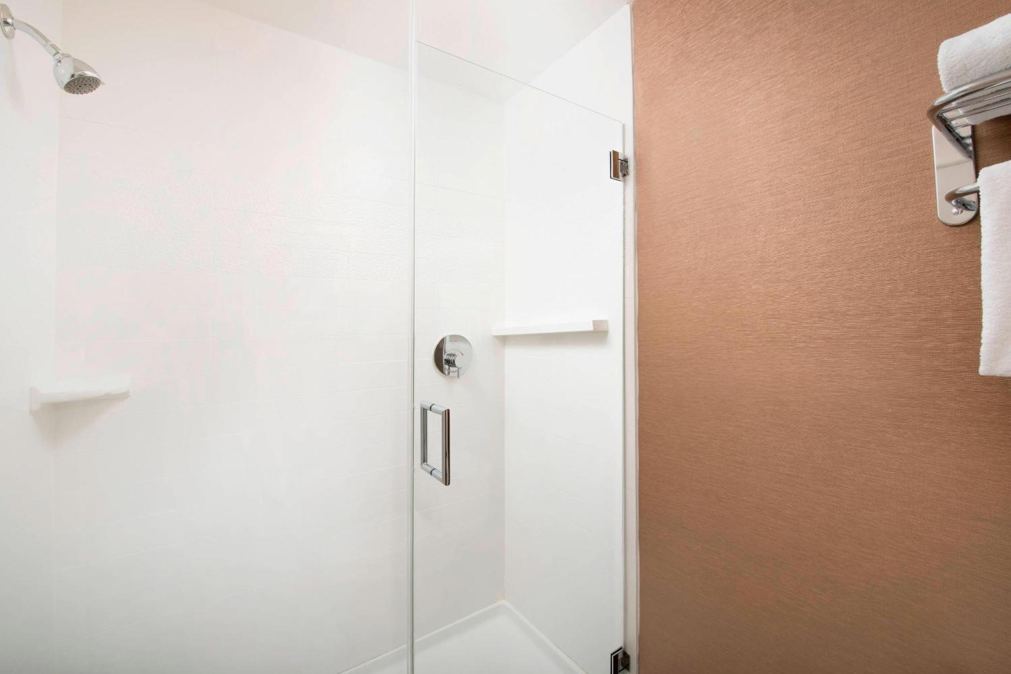 Fairfield & By Marriott Airport
