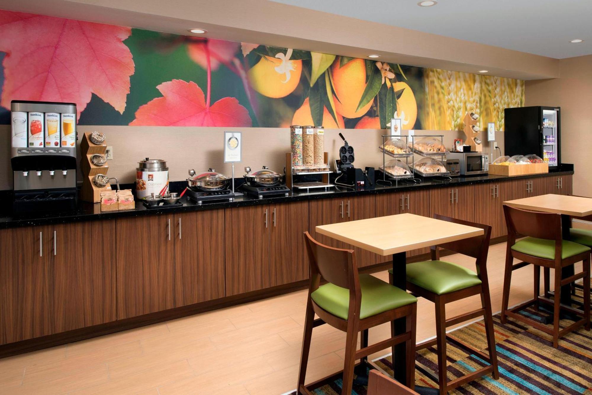Hotel Fairfield & By Marriott Airport 3*