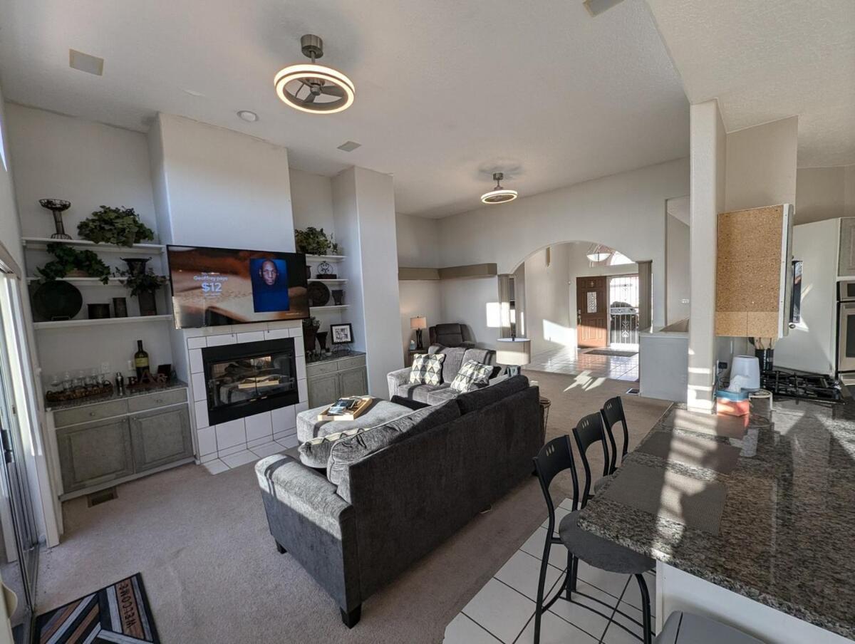 Long Welcome! Across From Trailhead,game Rm! Holiday home Albuquerque
