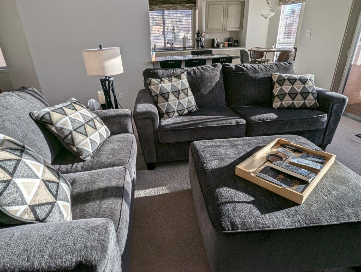 Long Welcome! Across From Trailhead,game Rm! Holiday home