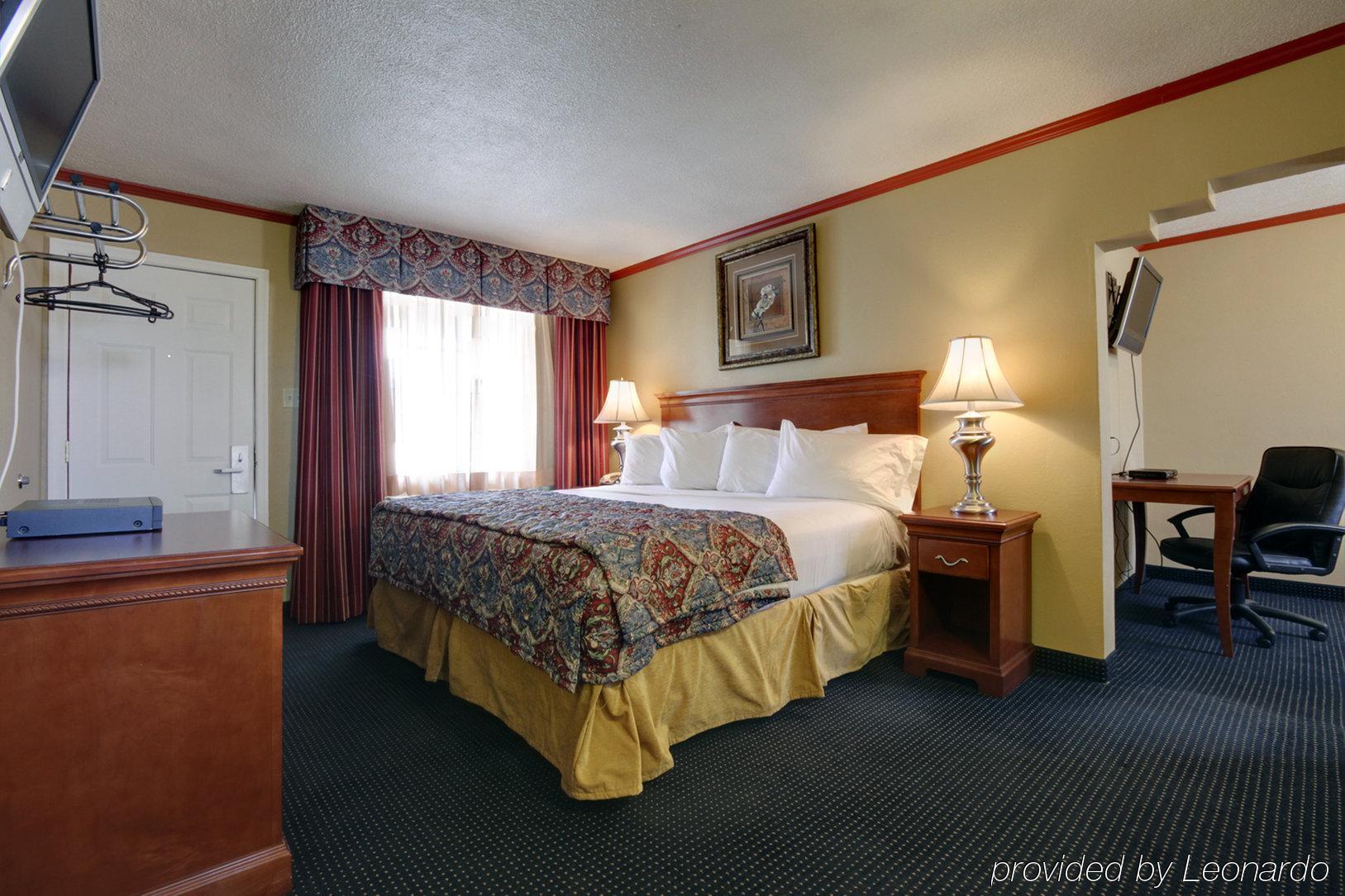 Days By Wyndham Downtown Hotel