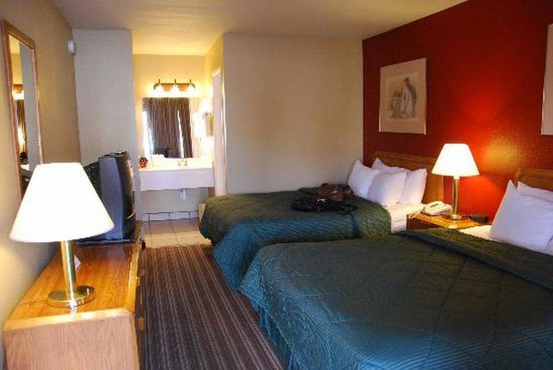 Hotel Rodeway East 2*