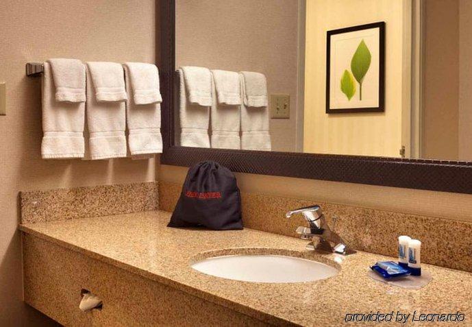 Hotel Fairfield & By Marriott Airport 3*