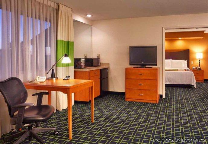 Fairfield & By Marriott Airport Albuquerque