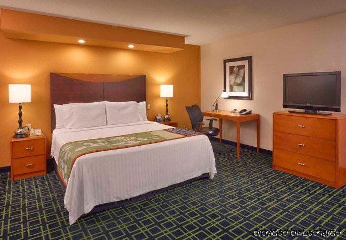 Hotel Fairfield & By Marriott Airport