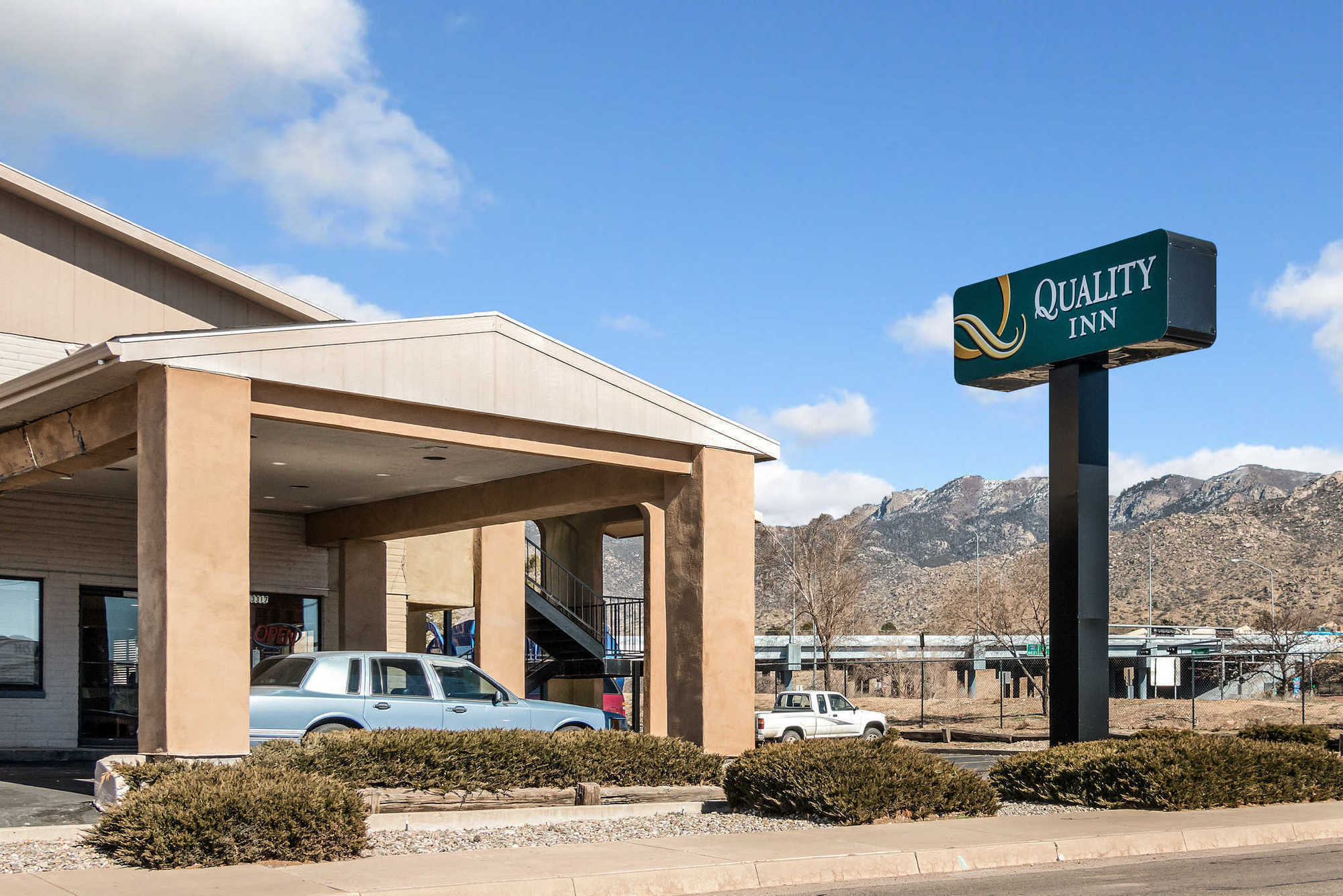 Desert Sands & Motel Albuquerque
