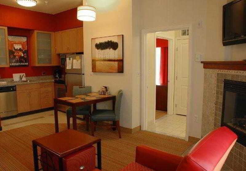 By Marriott Airport Hotel Albuquerque
