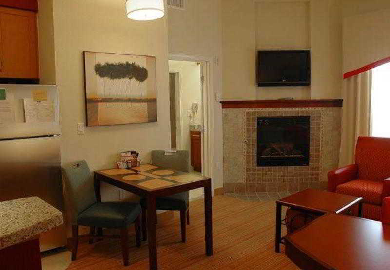 Hotel By Marriott Airport 3*