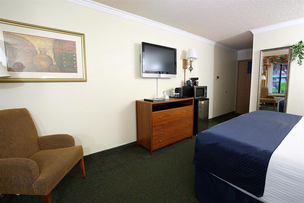 Hotel Western Airport Innsuites & 3*