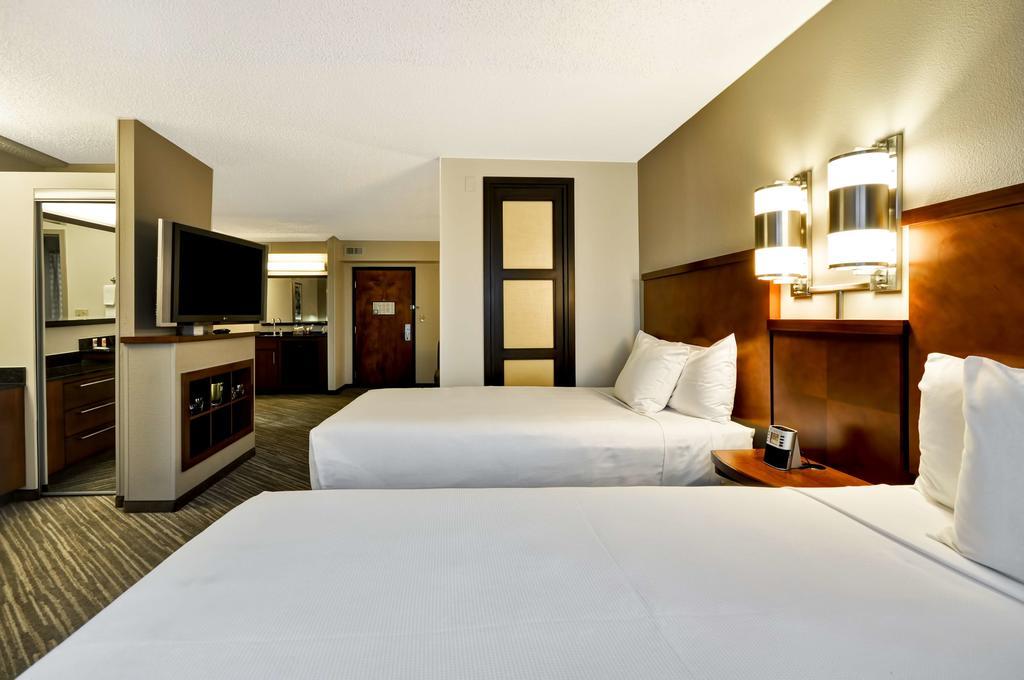 Hyatt Place Uptown 3*