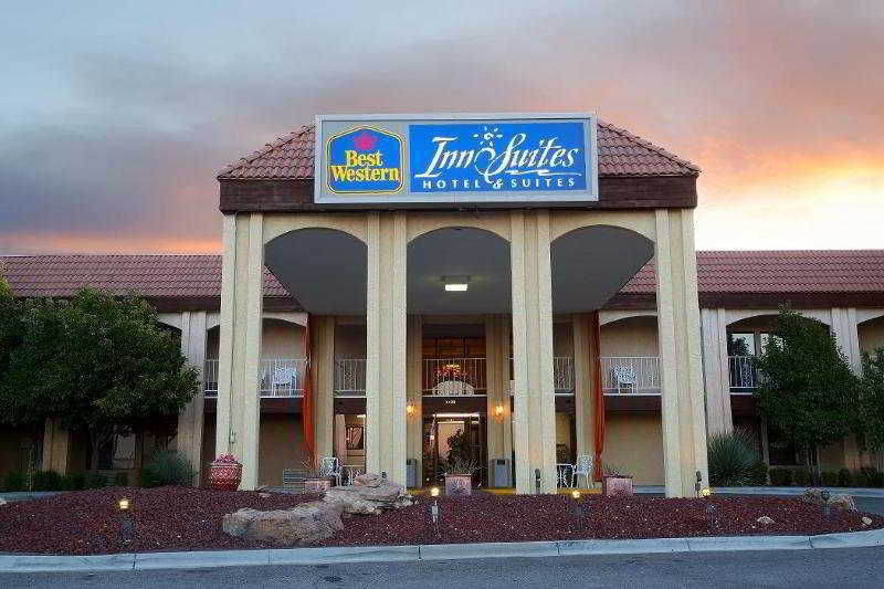 Western Airport Innsuites & Hotel