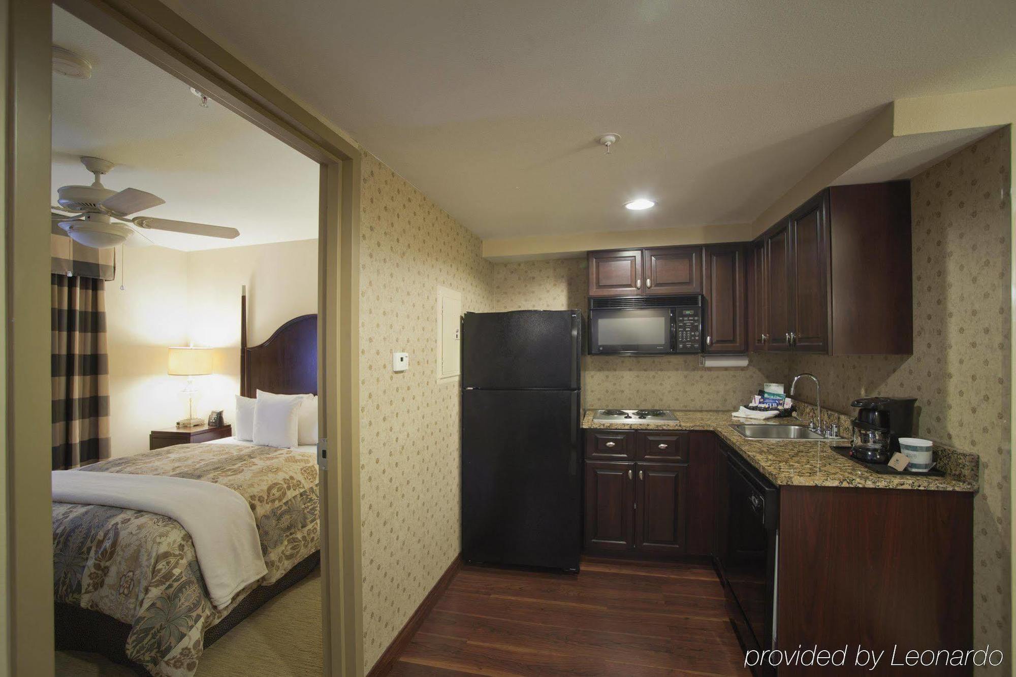 Hotel Homewood By Hilton Airport