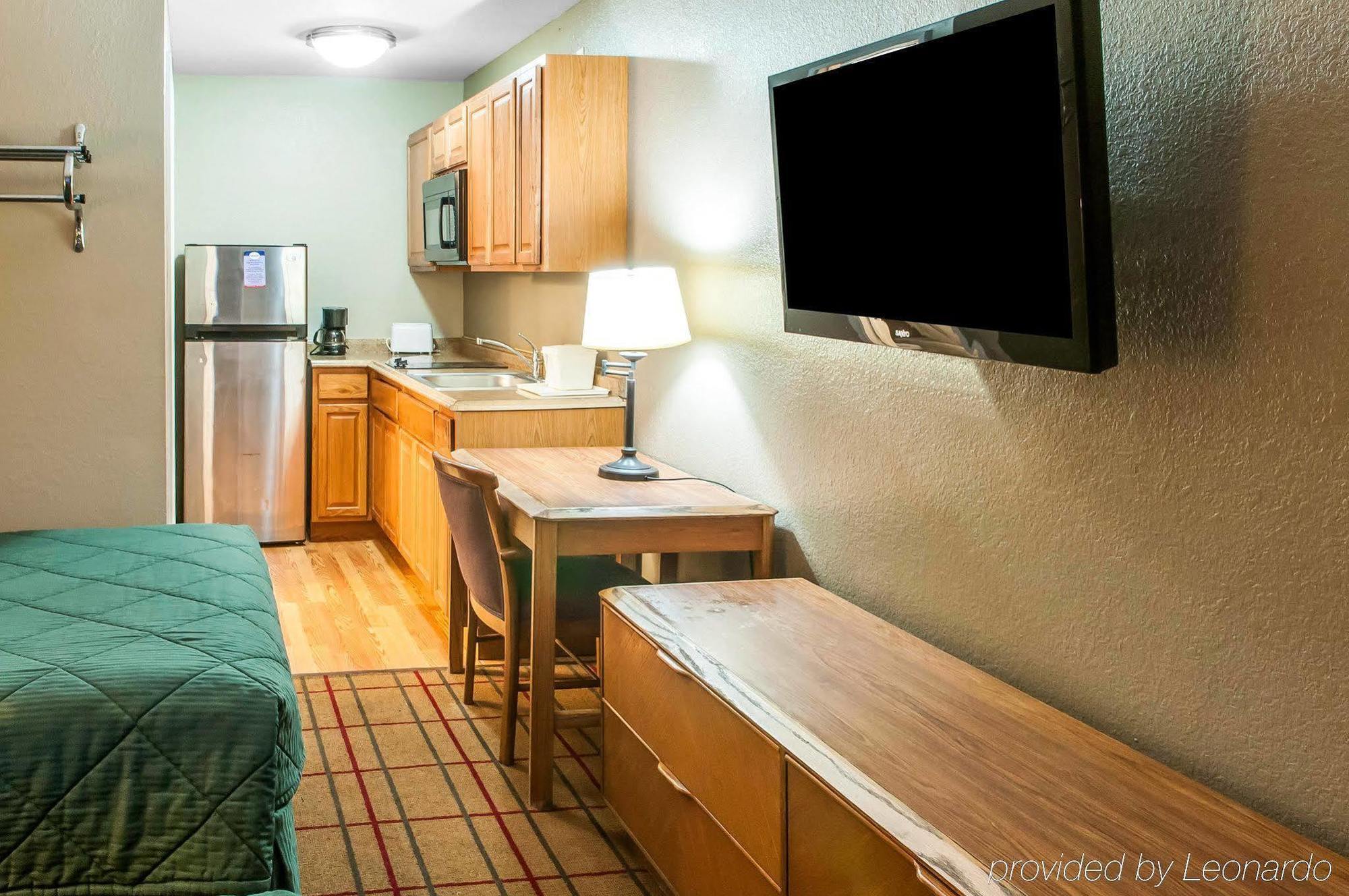 Rodeway East 2*